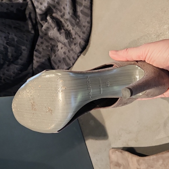 Halston, cutaway suede designer boots - Picture 5 of 8